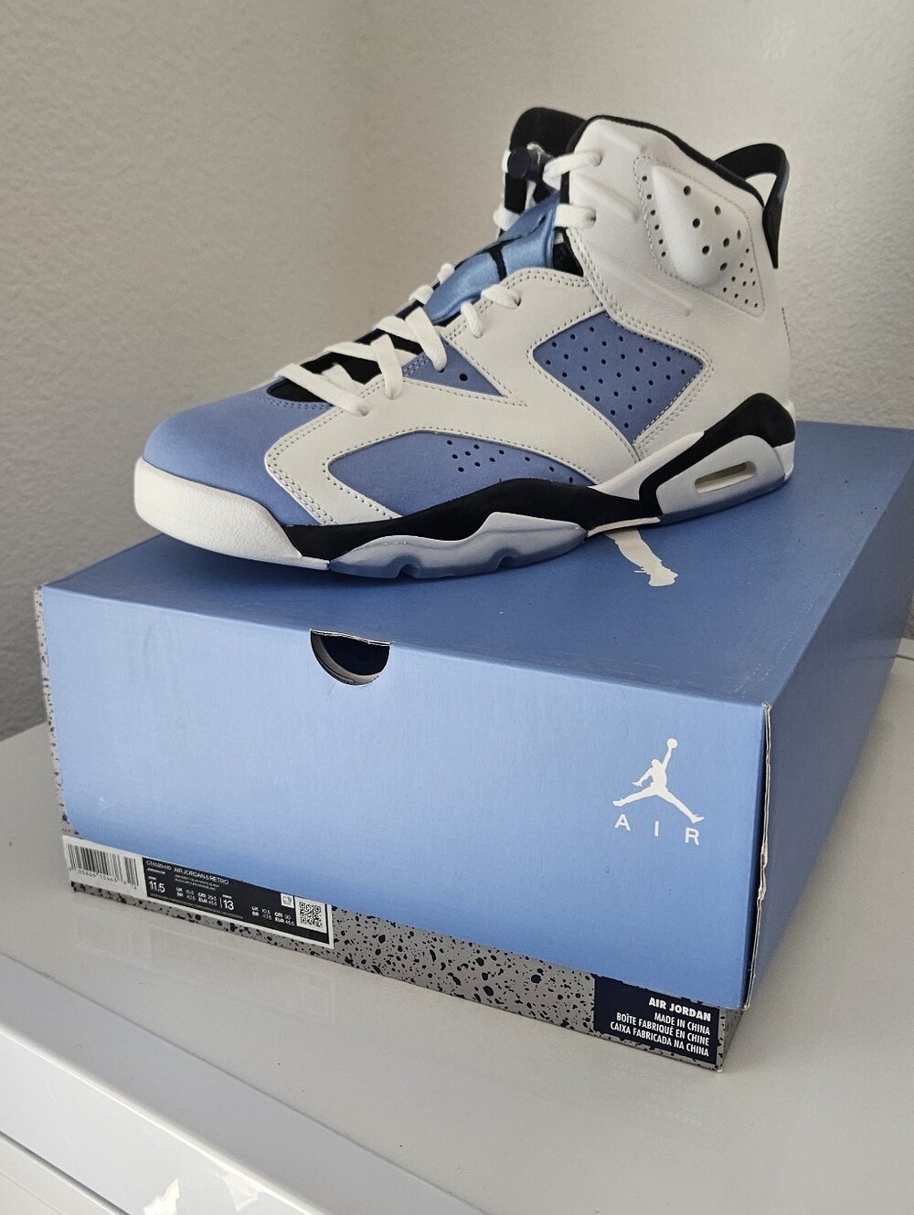 AIR JORDAN 6 RETRO (UNC)